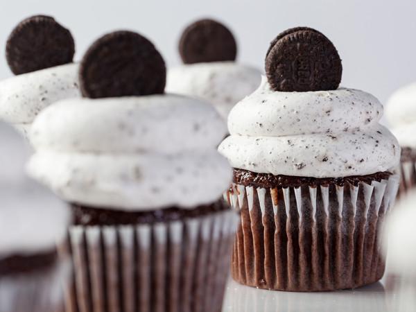 Cookies and Cream Cupcake Cupcake Freed's Bakery 