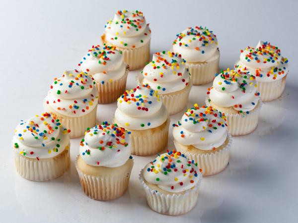 Buttercream Vanilla Cupcake Cupcake Freed's Bakery 